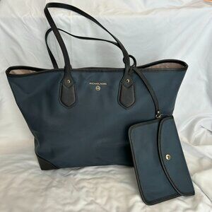 NWT Michael Kors Eva Large Nylon Tote & Strap Bag Dark Navy Blue + White Dustbag